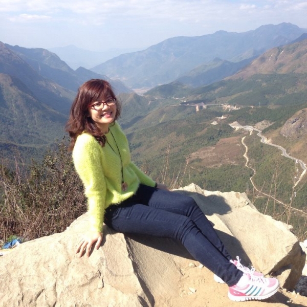 cô hồng nhung